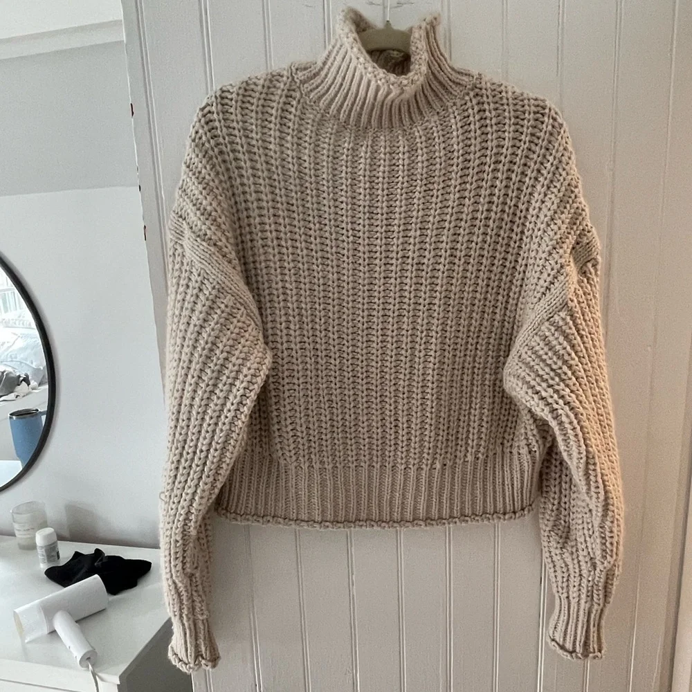 H&M turtleneck - Picture 1 of 1